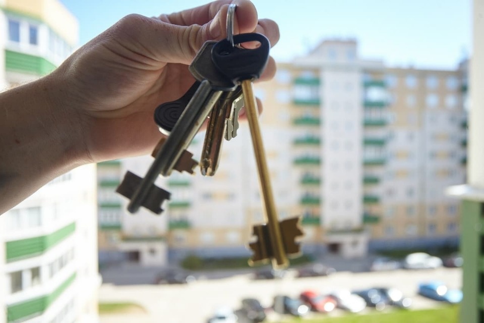 198 семей расселят из аварийного жилья в Пскове