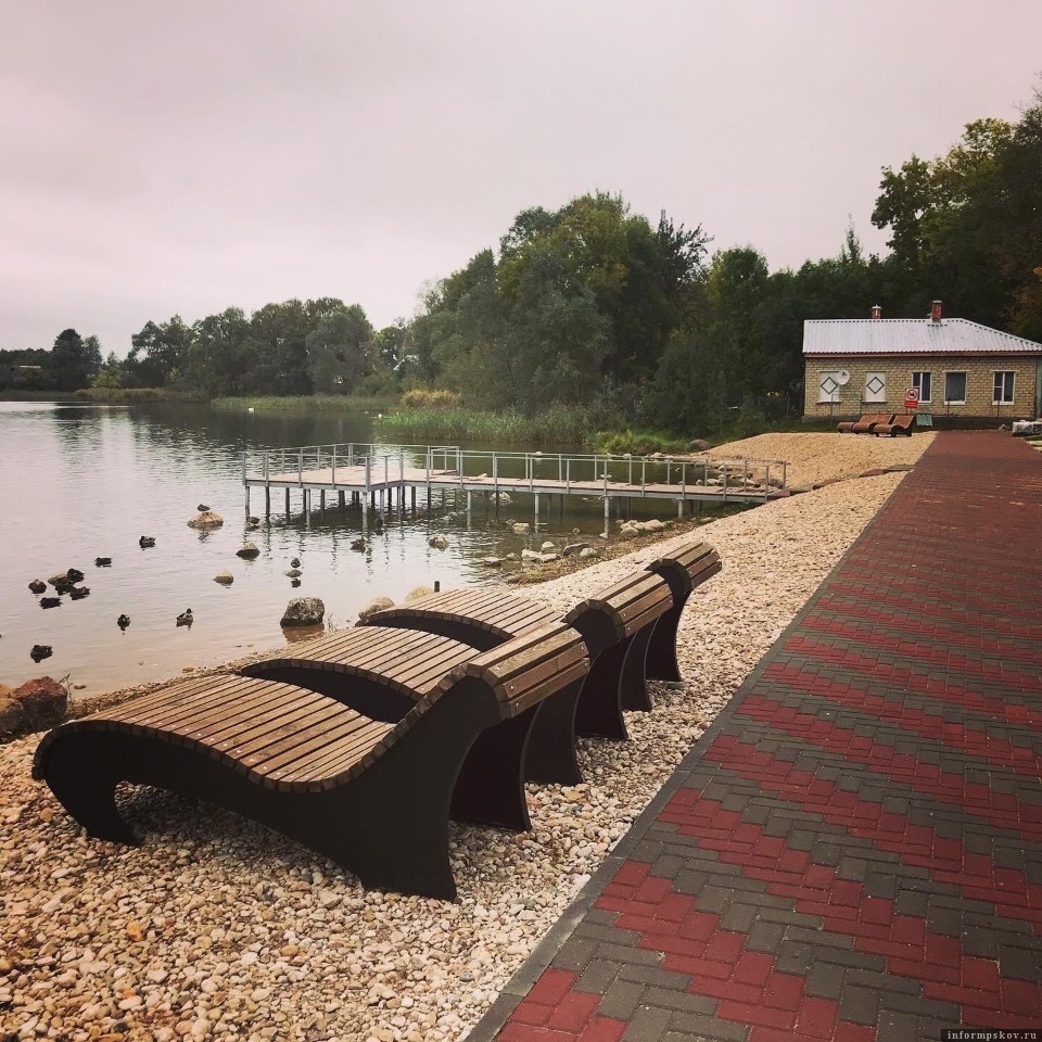 Курортной зоной и местом для свадебных фотосессий  стала набережная в Палкино