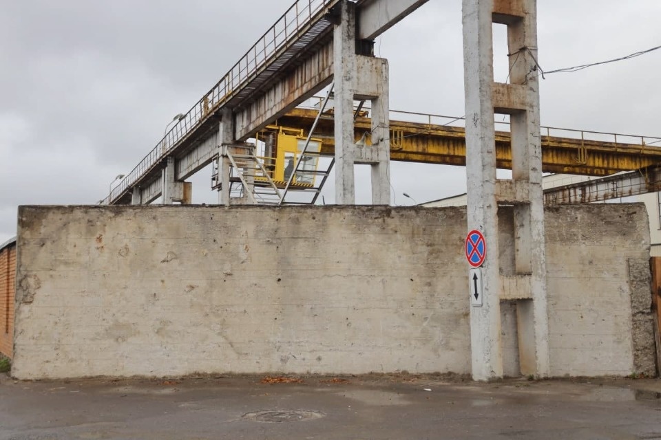 Самую большую советскую мозаику снесли в Пскове