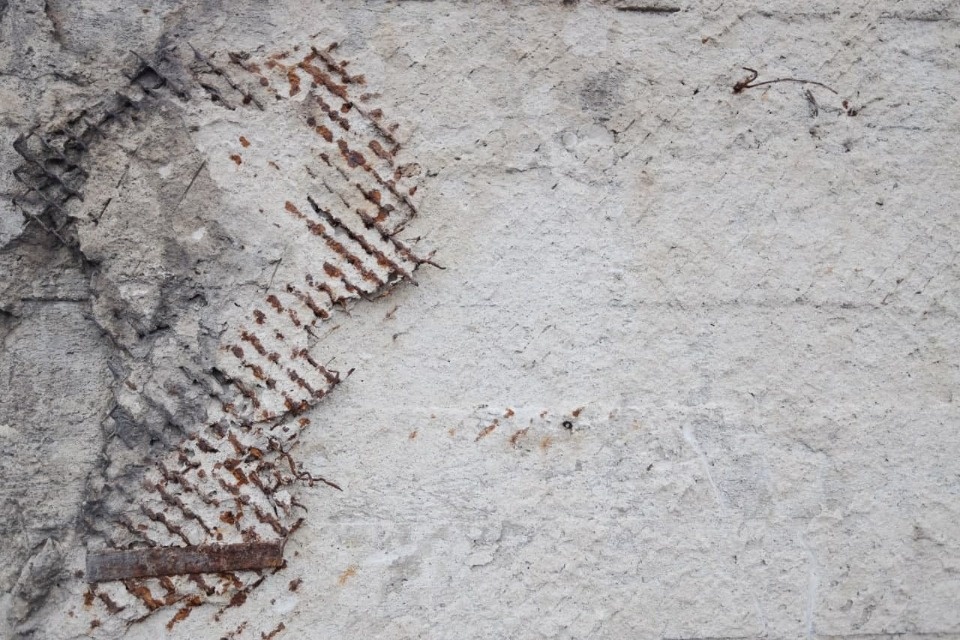 Самую большую советскую мозаику снесли в Пскове