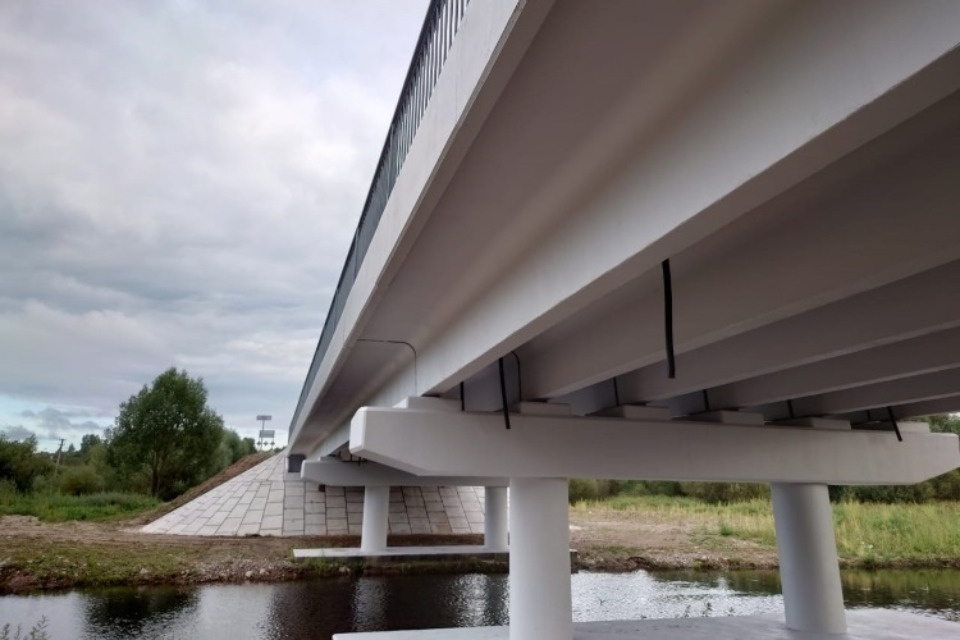 Реконструкция моста через реку Ашевку завершилась в Бежаницком районе Псковской области