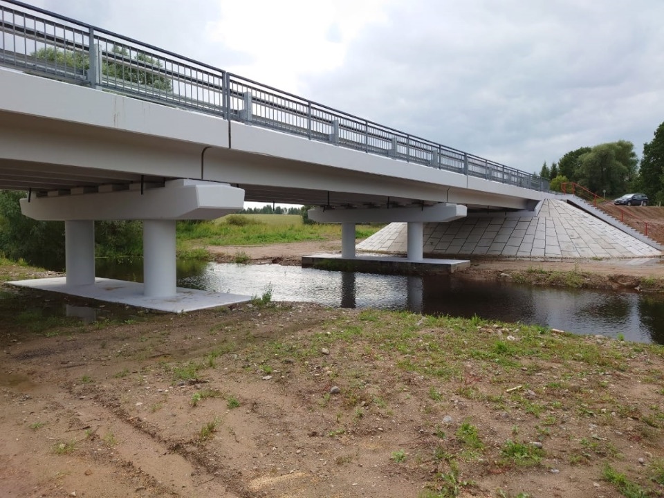 Реконструкция моста через реку Ашевку завершилась в Бежаницком районе Псковской области