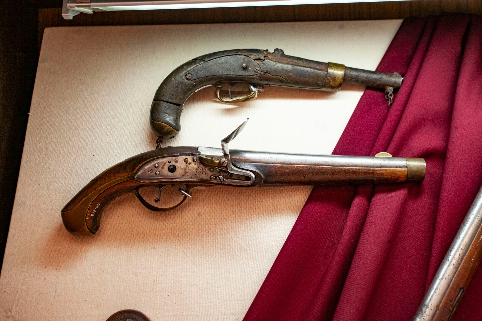 Оружие от топора до американского винчестера представил Псковский музей