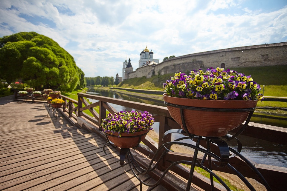 С начала этого года Псковскую область посетили 200 тысяч туристов С начала этого года Псковскую область посетили 200 тысяч туристов