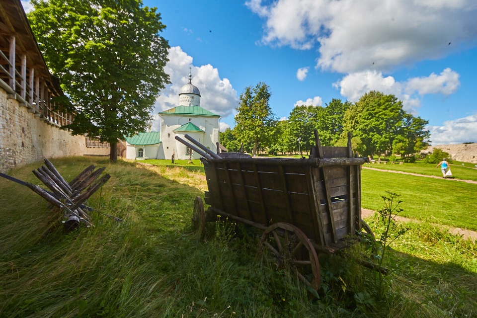 С начала этого года Псковскую область посетили 200 тысяч туристов С начала этого года Псковскую область посетили 200 тысяч туристов