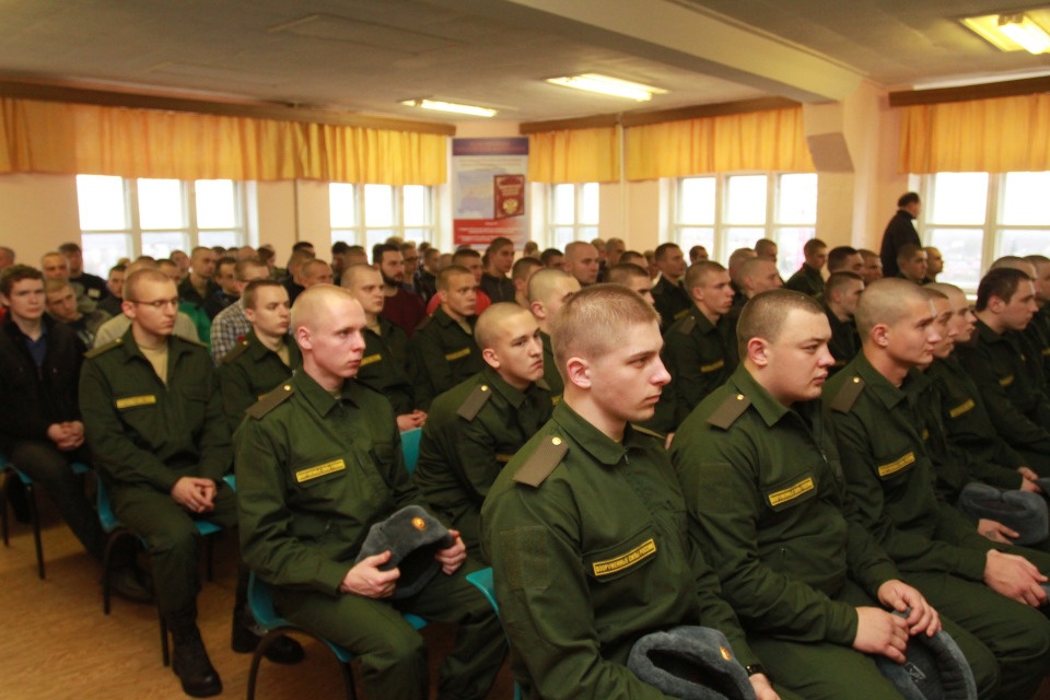 Псковская область на 100% выполнила установленную норму весеннего призыва 2021 года 