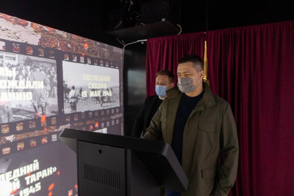 Губернатор Псковской области посетил интерактивную выставку «Война. Герои и подвиги» Губернатор Псковской области посетил интерактивную выставку «Война. Герои и подвиги»