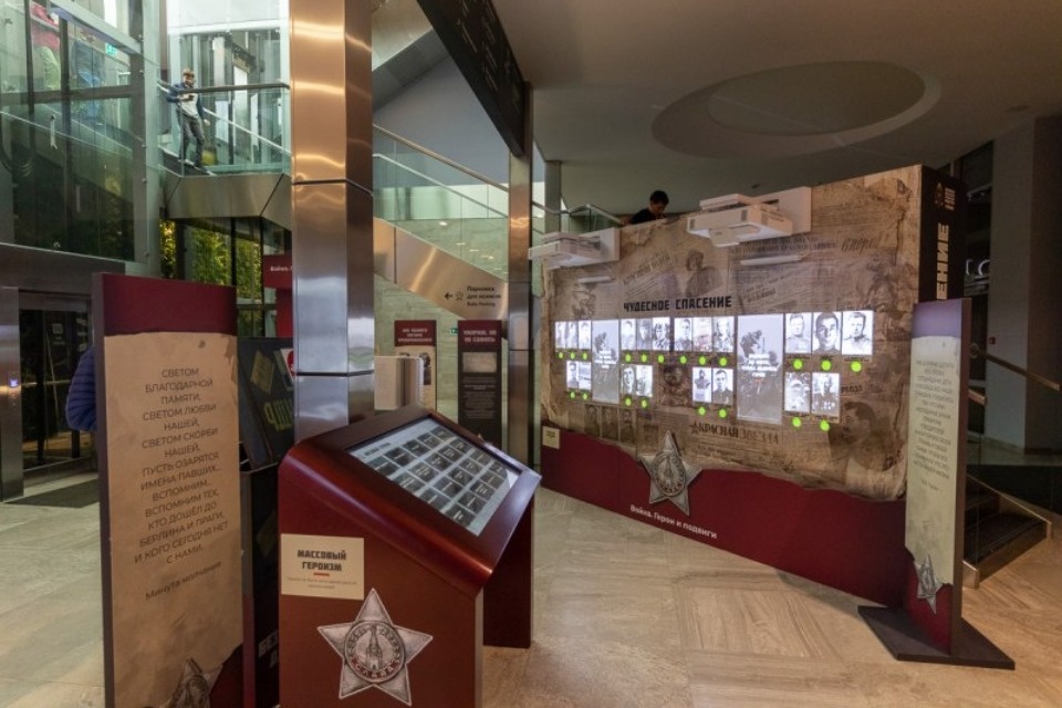 Губернатор Псковской области посетил интерактивную выставку «Война. Герои и подвиги» Губернатор Псковской области посетил интерактивную выставку «Война. Герои и подвиги»