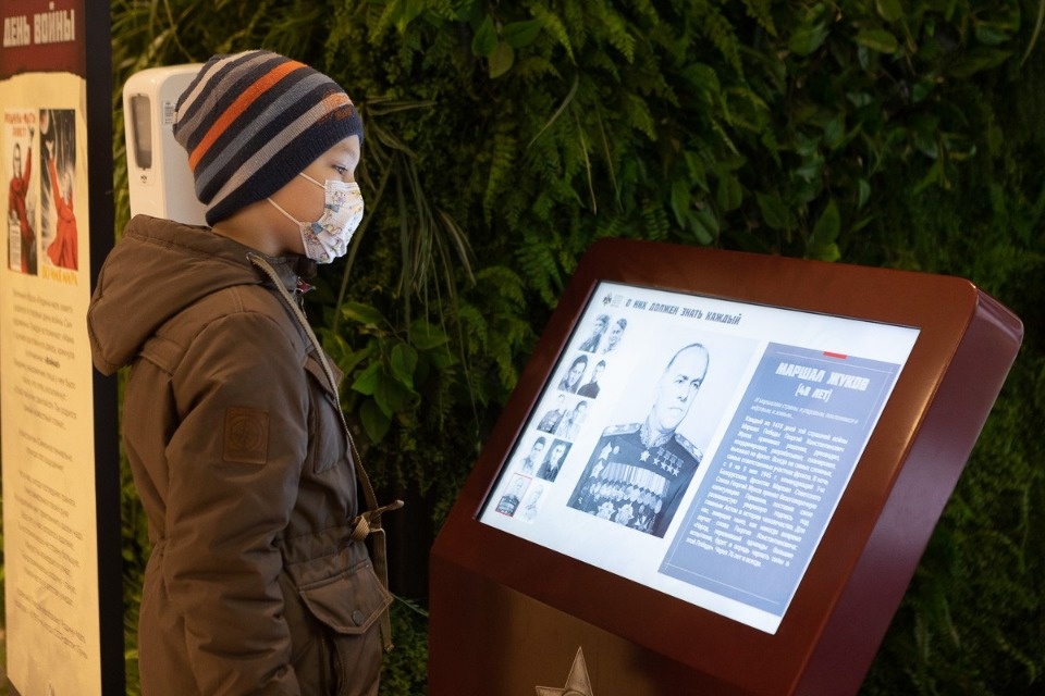 Губернатор Псковской области посетил интерактивную выставку «Война. Герои и подвиги» Губернатор Псковской области посетил интерактивную выставку «Война. Герои и подвиги»