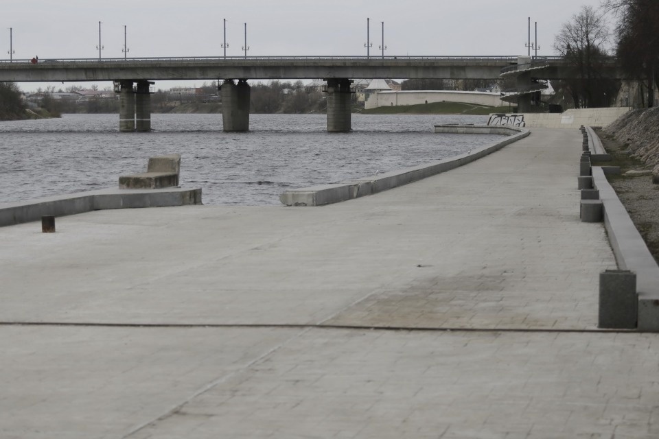 В Пскове начались гидрологические исследования для последующего строительства временного моста