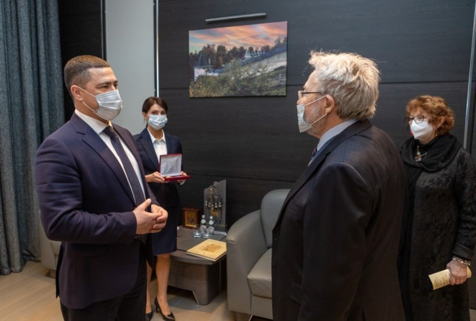 Медалью «За заслуги перед Псковской областью» награжден народный артист России Владимир Рецептер Медалью «За заслуги перед Псковской областью» награжден народный артист России Владимир Рецептер