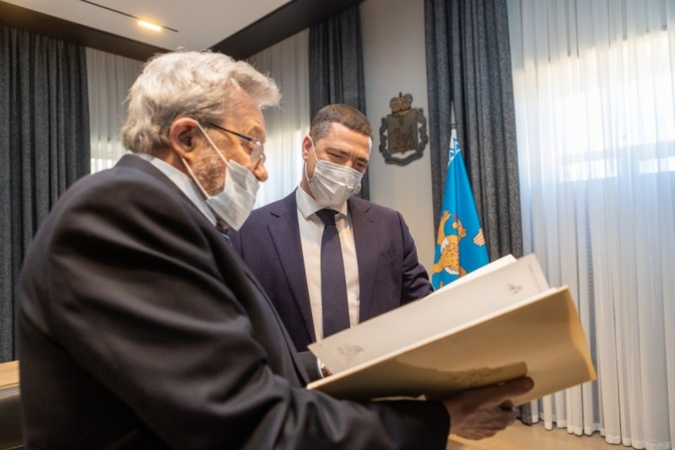 Медалью «За заслуги перед Псковской областью» награжден народный артист России Владимир Рецептер Медалью «За заслуги перед Псковской областью» награжден народный артист России Владимир Рецептер