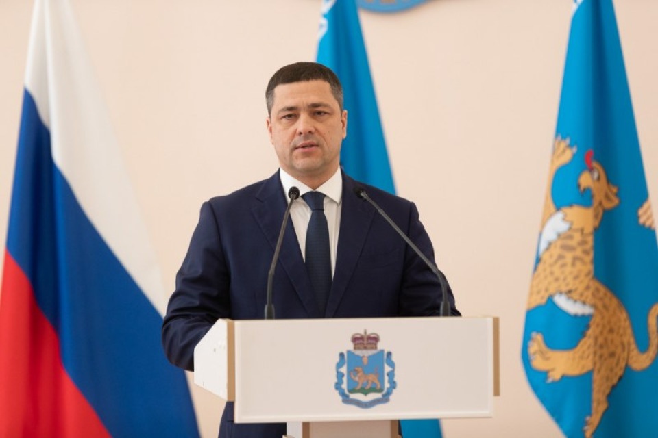 Губернатор наградил удостоенных звания «Заслуженный педагогический работник Псковской области»