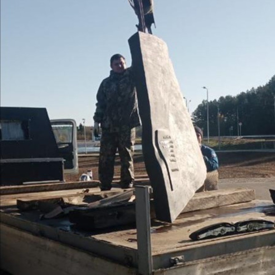 Памятник «Зарождение Знамени Победы» устанавливают в Себежском районе