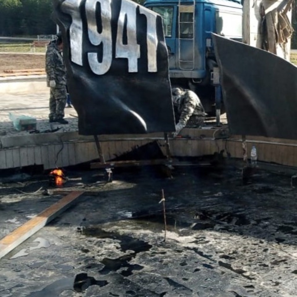 Памятник «Зарождение Знамени Победы» устанавливают в Себежском районе