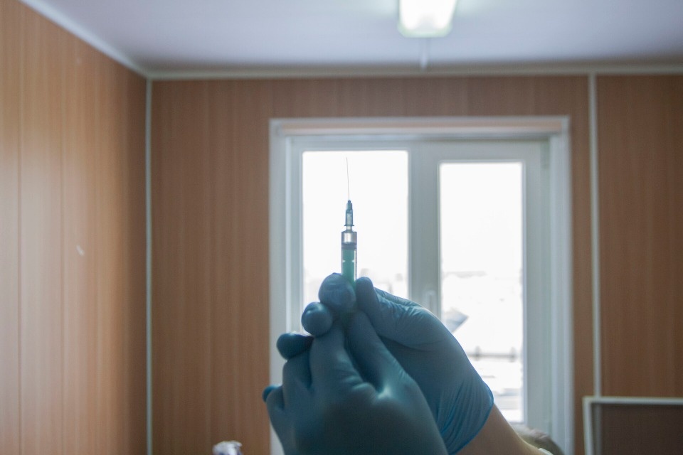 Около 85 тысяч человек привились от гриппа в Псковской области