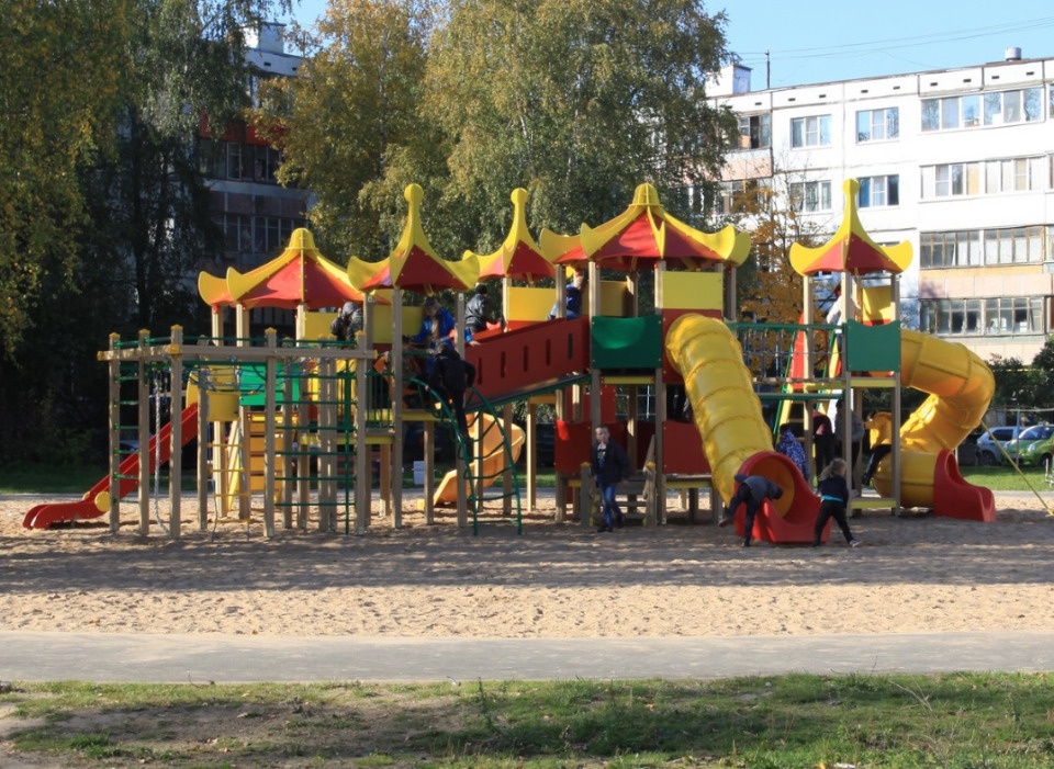 Детская и спортивная площадки появятся на Рижском проспекте в Пскове