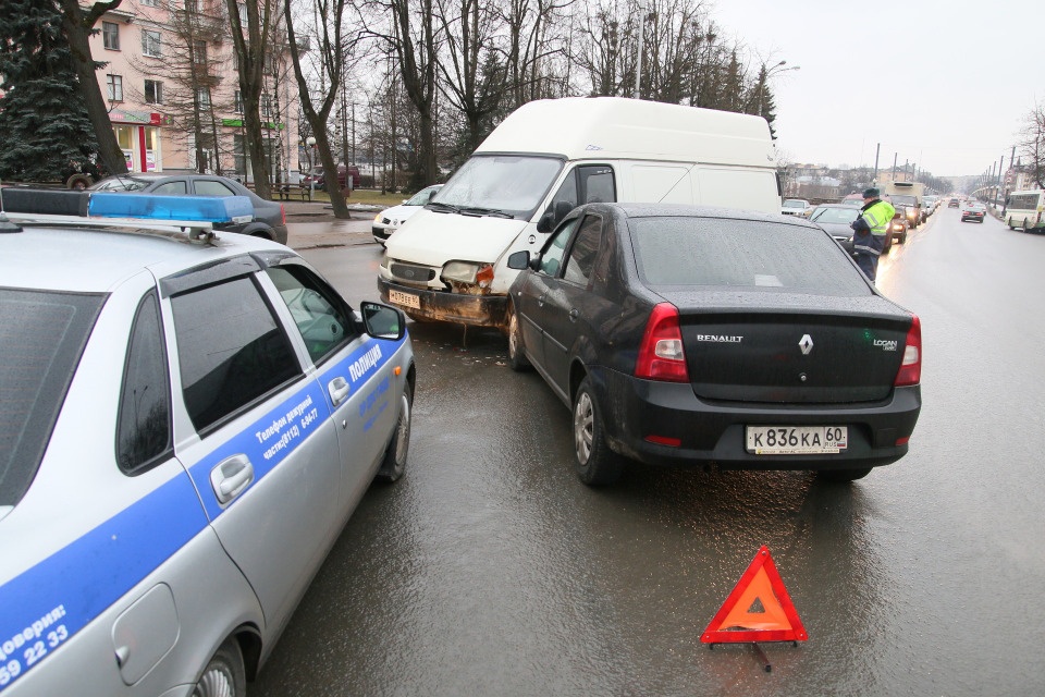 Почти 100 ДТП с участием пешеходов произошли в Псковской области с начала года
