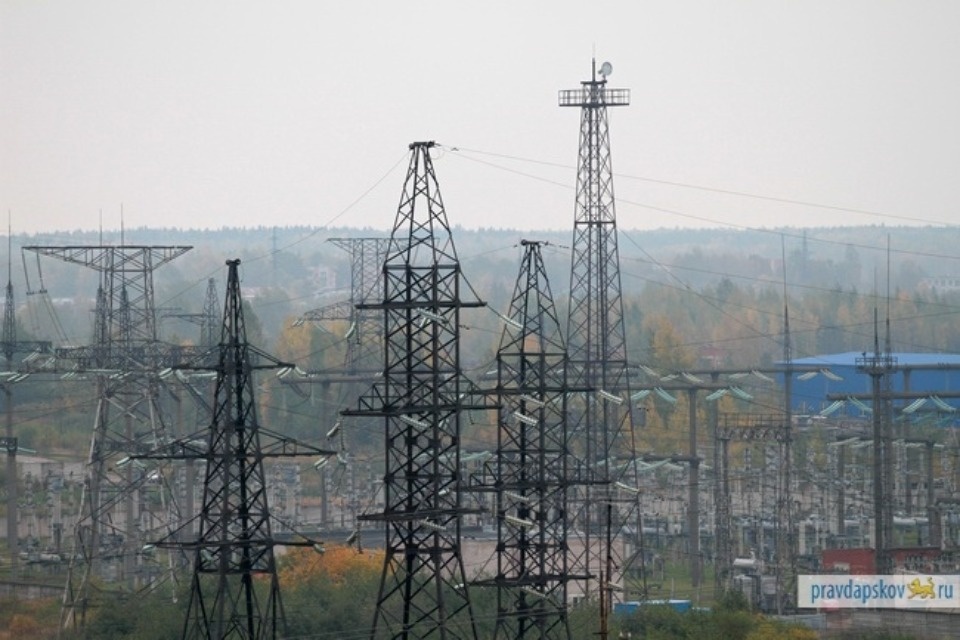 Более четырех тысяч псковичей остались без света из-за сильного ветра