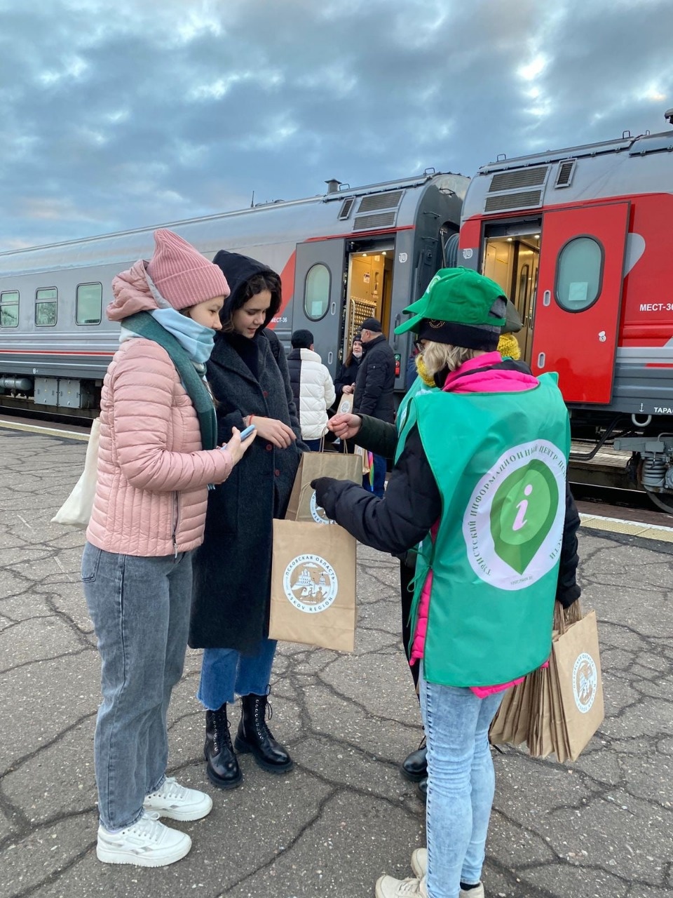 В Псковскую область приехали 150 путешествующих по «Серебряному маршруту» туристов