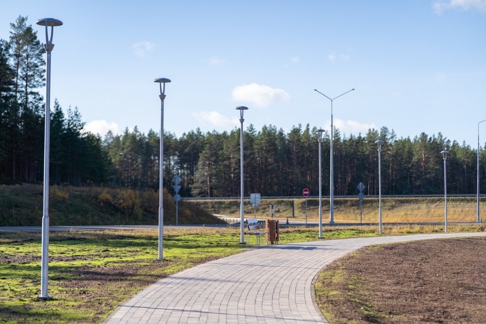 Монтаж монумента «Зарождение Знамени Победы» завершается в Идрице