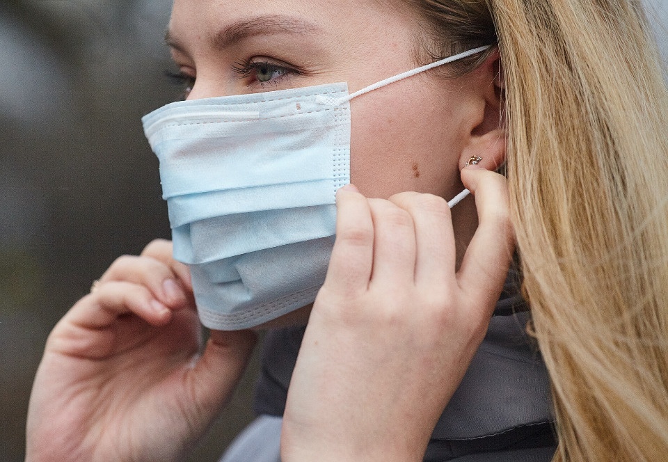 249 псковичей получили штрафы  за несоблюдение масочного режима за прошедшую неделю