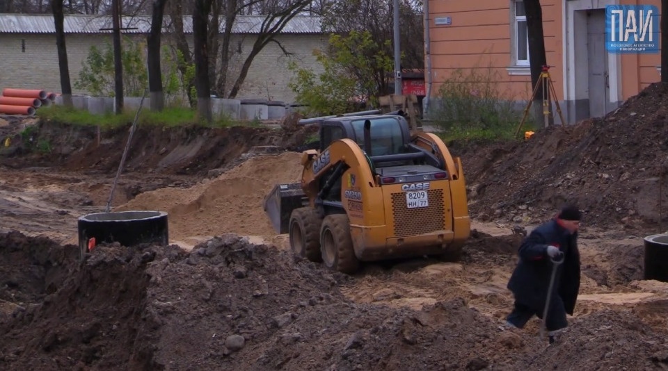 Монтаж коммунальных сетей завершится на улице Леона Поземского в Пскове до конца этого года