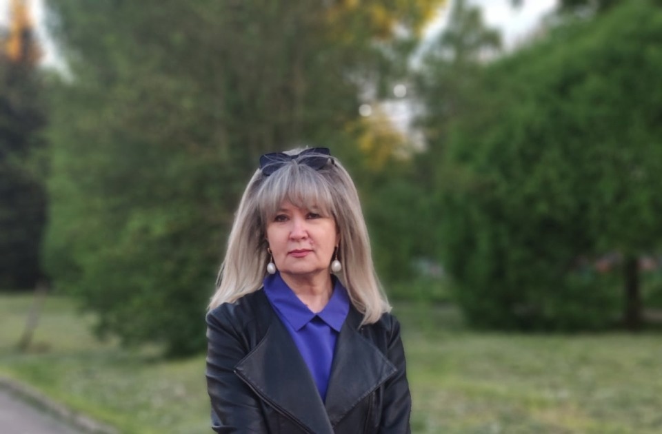 Великолукскую поэтессу наградили Александровским знаком