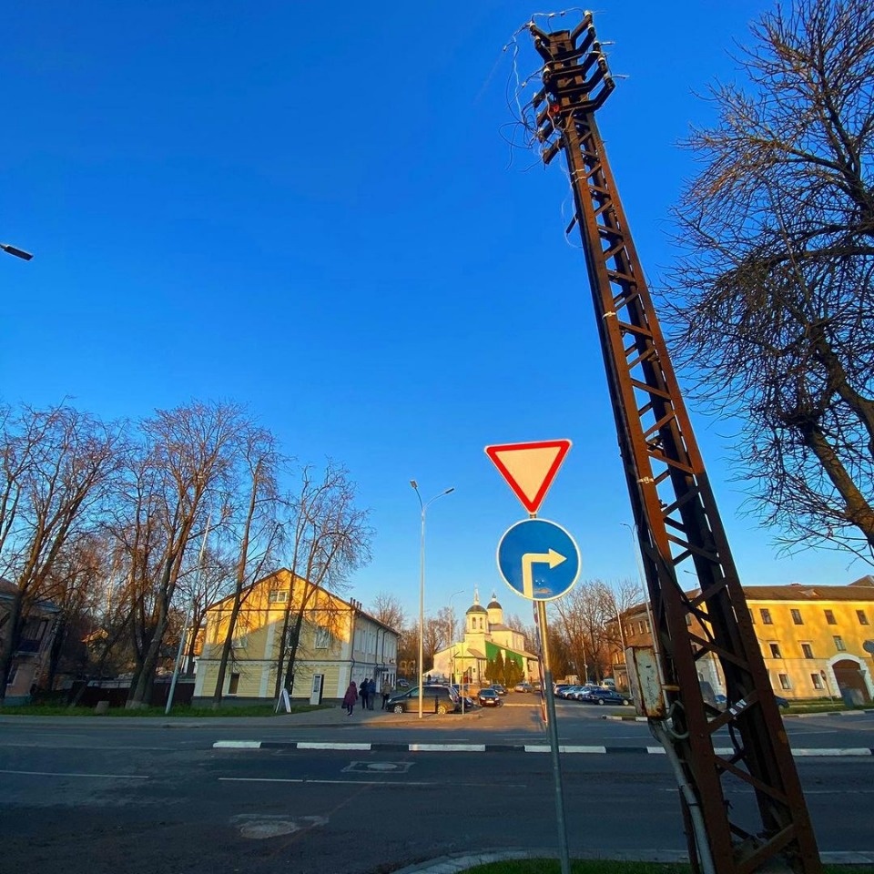 Борис Елкин рассказал о столетних псковских электрических столбах