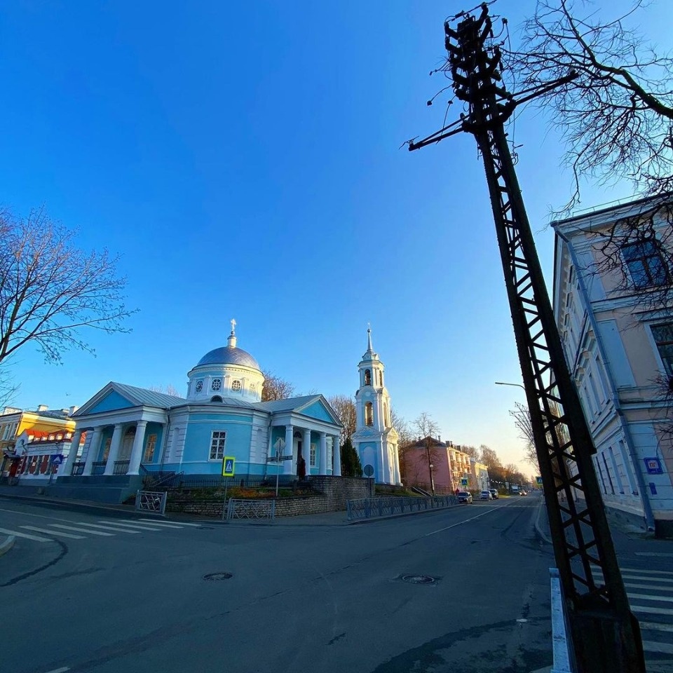 Борис Елкин рассказал о столетних псковских электрических столбах