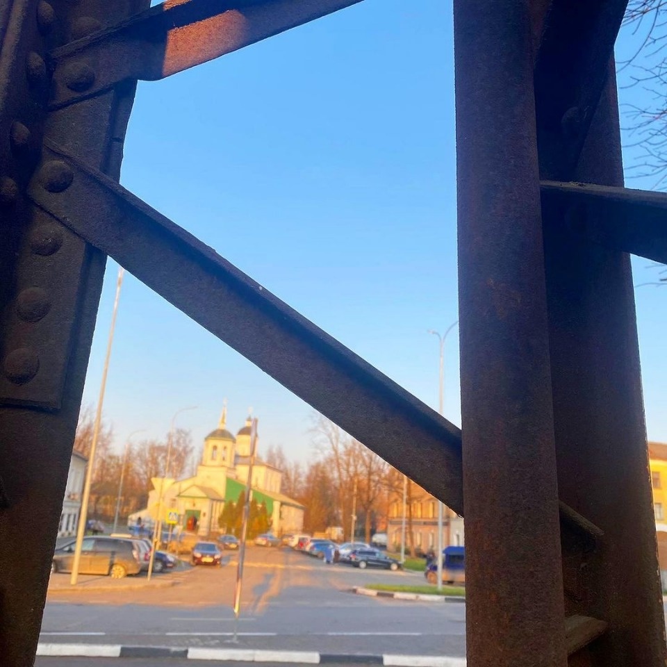 Борис Елкин рассказал о столетних псковских электрических столбах