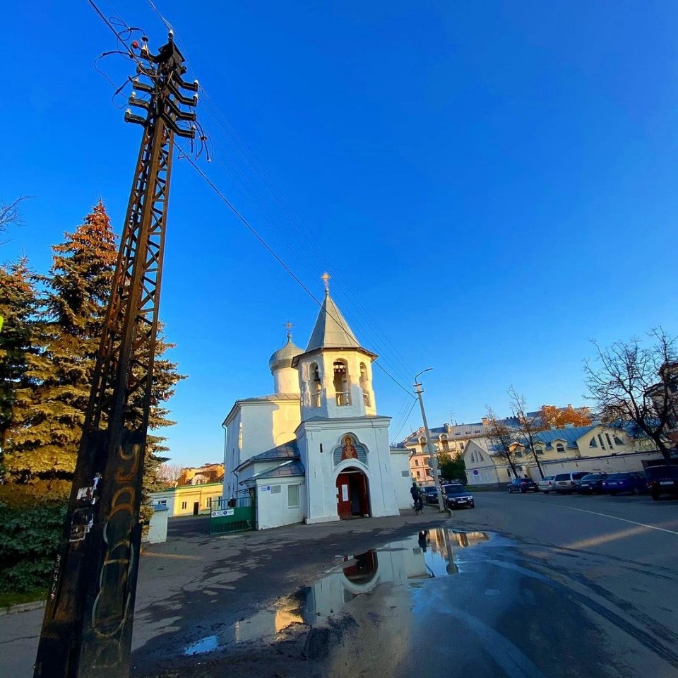 Борис Елкин рассказал о столетних псковских электрических столбах