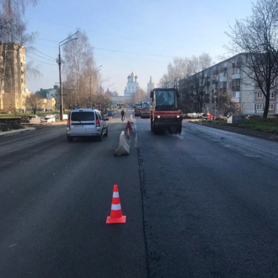 В ночь на 7 ноября в Пскове будут производить завершающие работы по укладке асфальта на улице Коммунальной