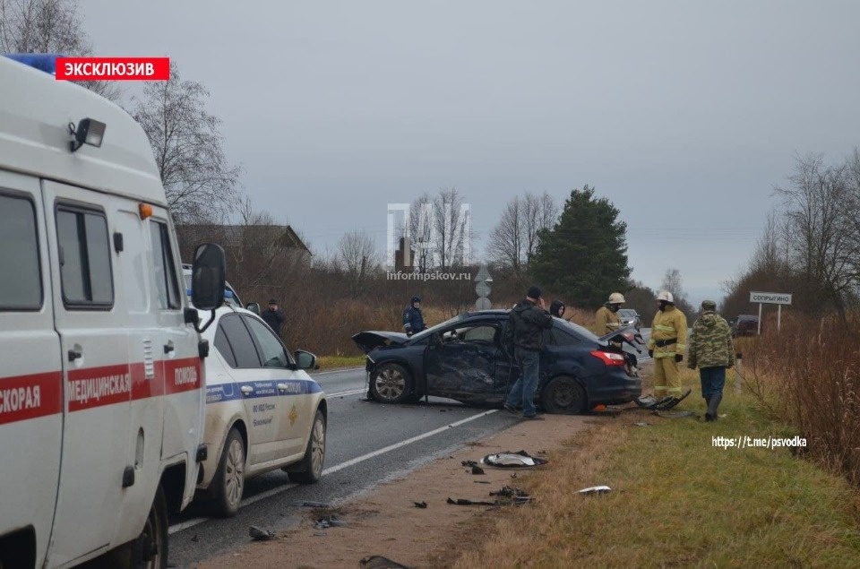 Пассажир погиб в результате тройного ДТП в Бежаницком районе Пассажир погиб в результате тройного ДТП в Бежаницком районе