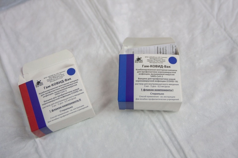 Почти 600 псковичей вакцинировались от коронавируса за минувшие сутки