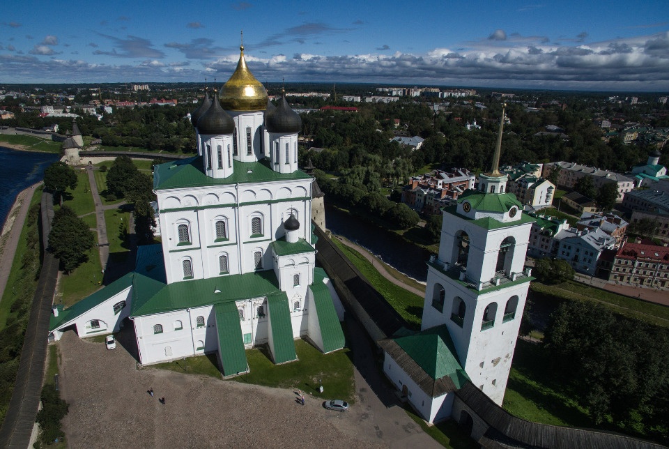 В нерабочие дни Псково-Изборский музей-заповедник посетили почти 350 групп