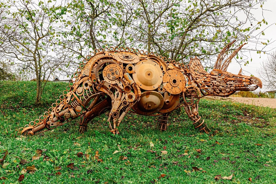 Открыто голосование в конкурсе арт-объектов с участием динозавра из Опочки