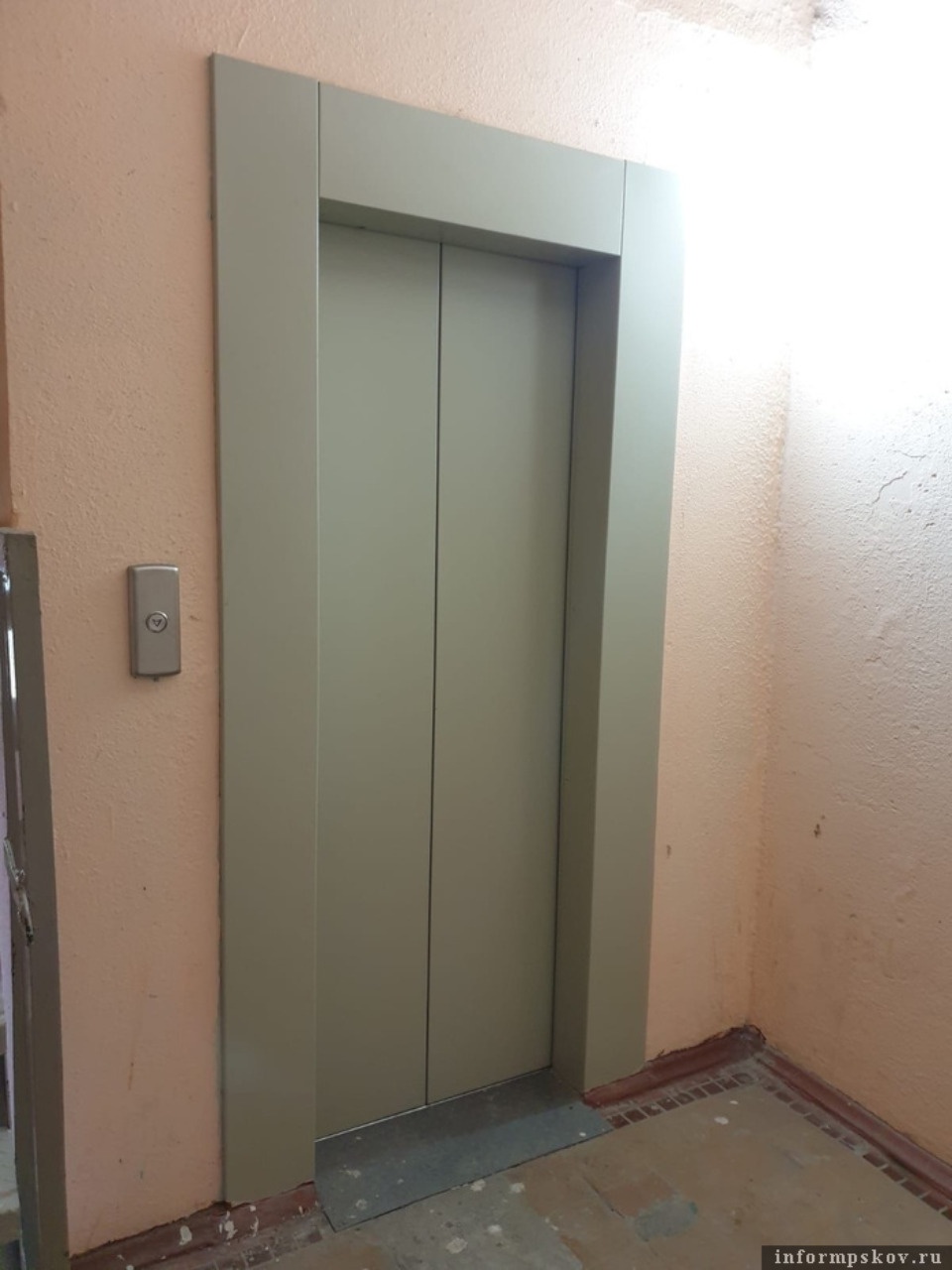 В шести домах Пскова установили новые лифты В шести домах Пскова установили новые лифты