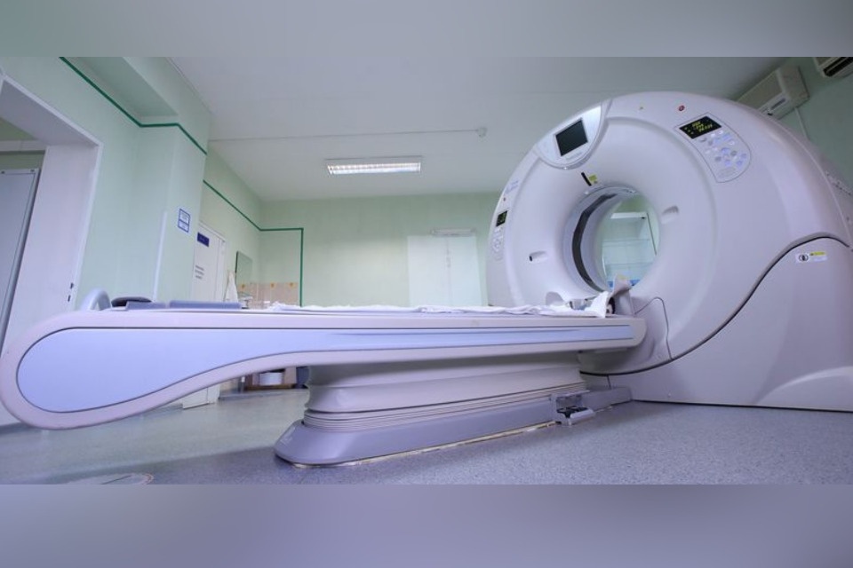 Два аппарата КТ поставят в медучреждения Пскова и Великих Лук