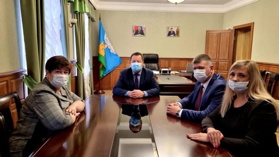 Вопросы социального партнерства обсудили профсоюзы с главой Порховского района