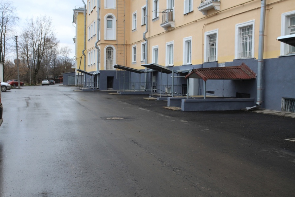 Основные работы по ремонту завершили в семи дворах Пскова 