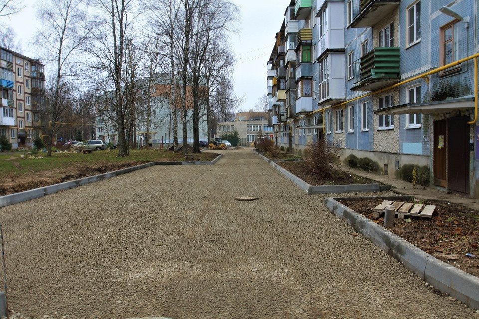 В Пскове ведется благоустройство еще пяти дворов