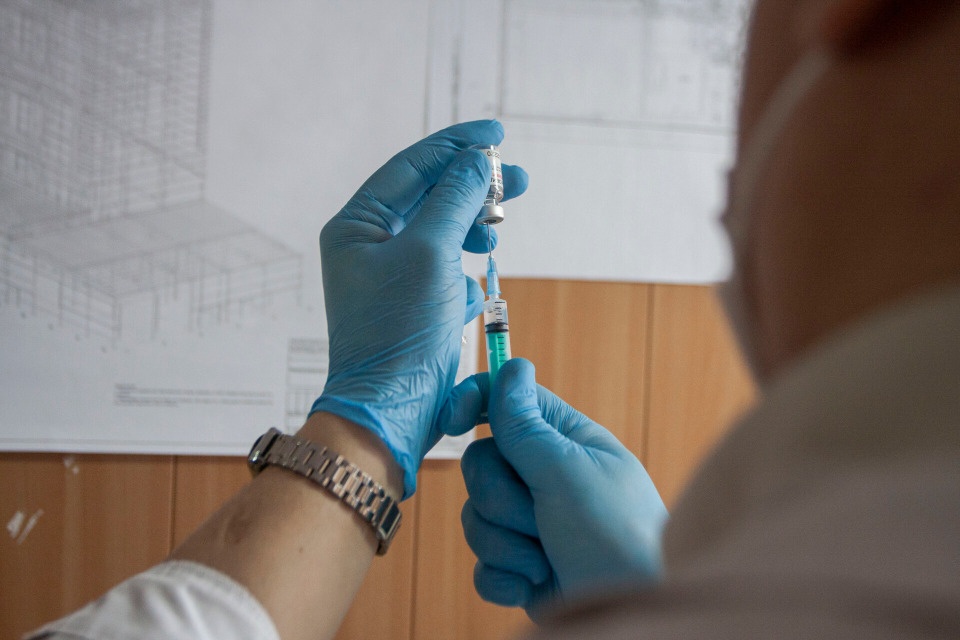 Более 230 тысяч привились первым компонентом вакцины от ковида в Псковской области