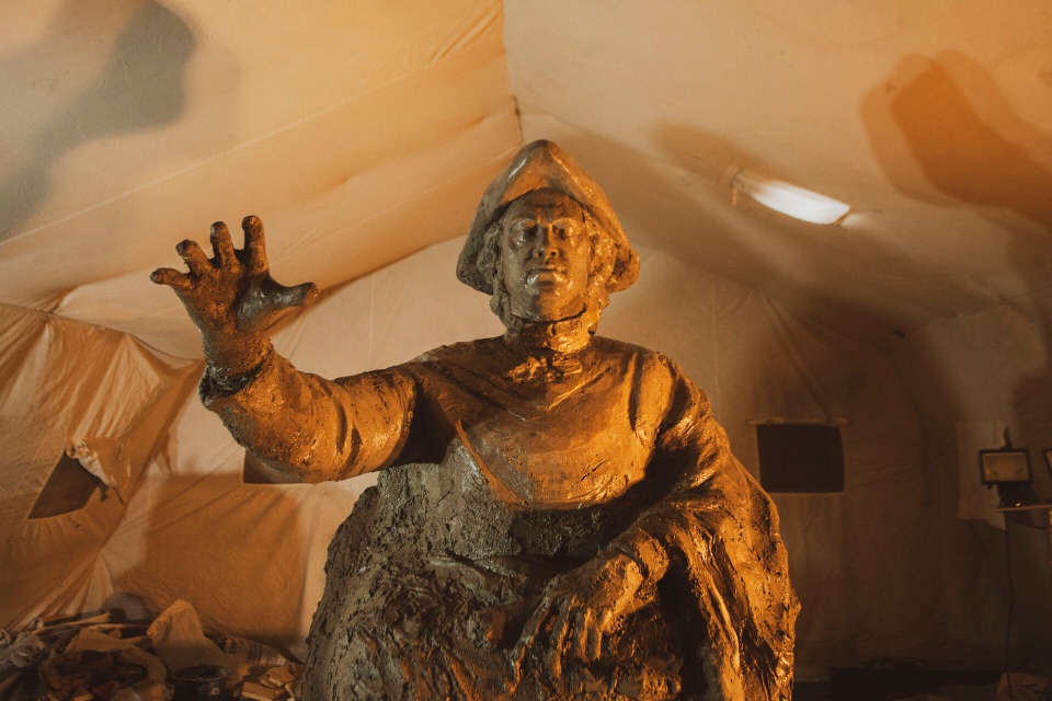 В Пскове у областной прокуратуры начались работы над памятником Петру I