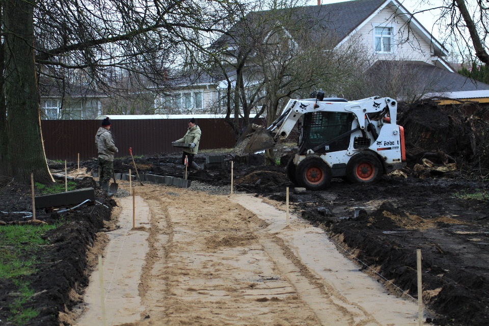 Работы по благоустройству парка Юрия Гагарина проводят в Пскове 