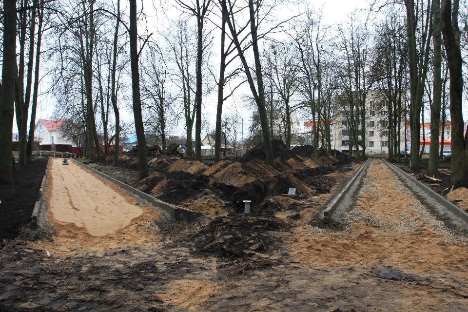 Работы по благоустройству парка Юрия Гагарина проводят в Пскове 