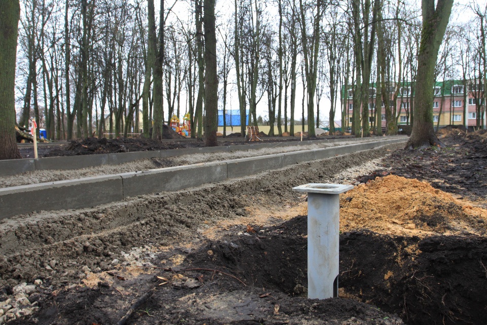 Работы по благоустройству парка Юрия Гагарина проводят в Пскове 
