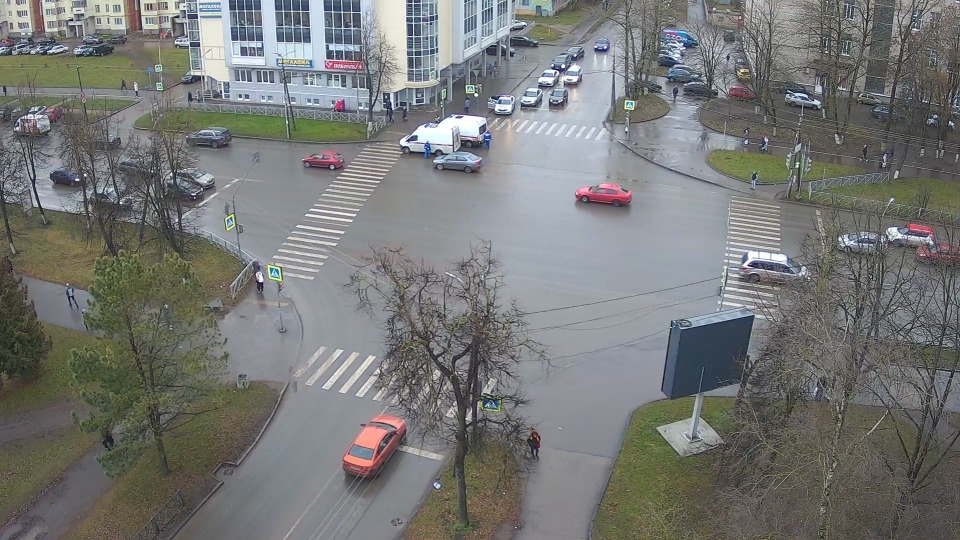 Падение мужчины зафиксировали камеры на Завеличье 