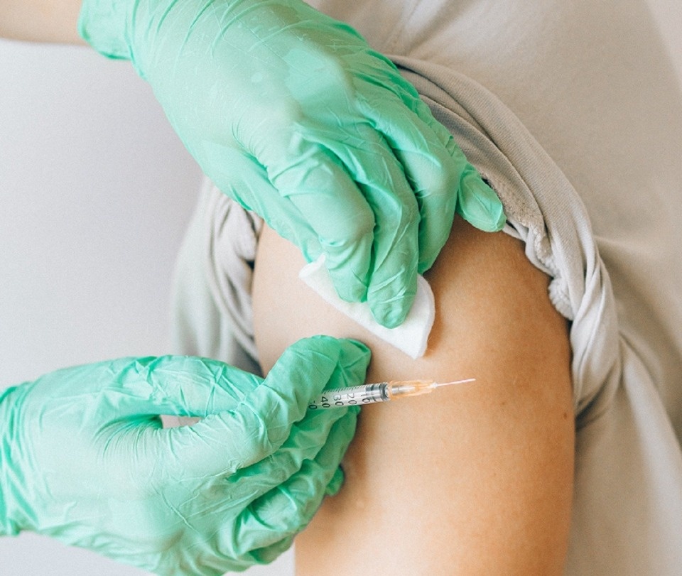 Эксперты: Продление действия сертификата для переболевших COVID-19 до года позволит эффективнее отладить работу по вакцинации