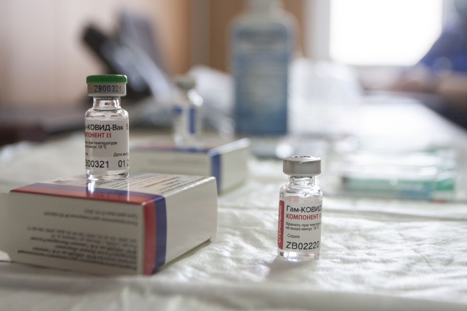 Почти 225 тысяч жителей Псковской области полностью прошли курс вакцинации от коронавируса